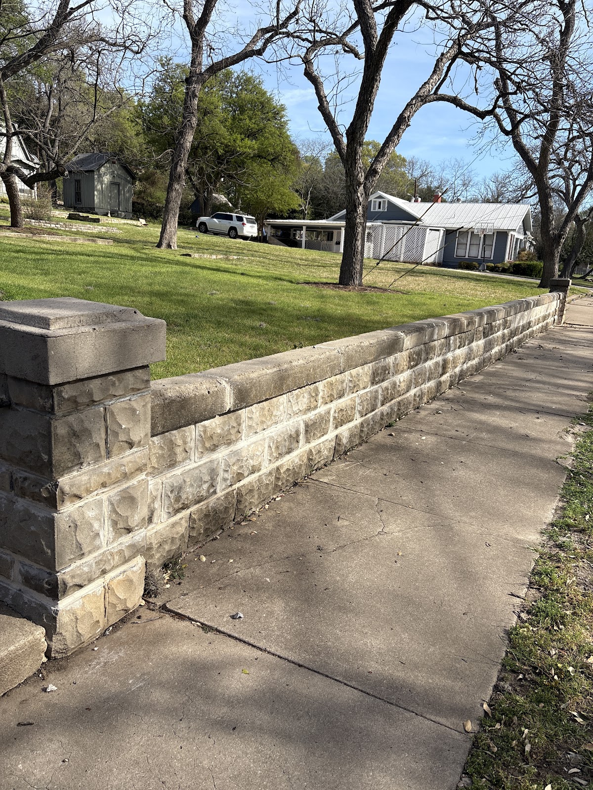 Stone retaining wall construction